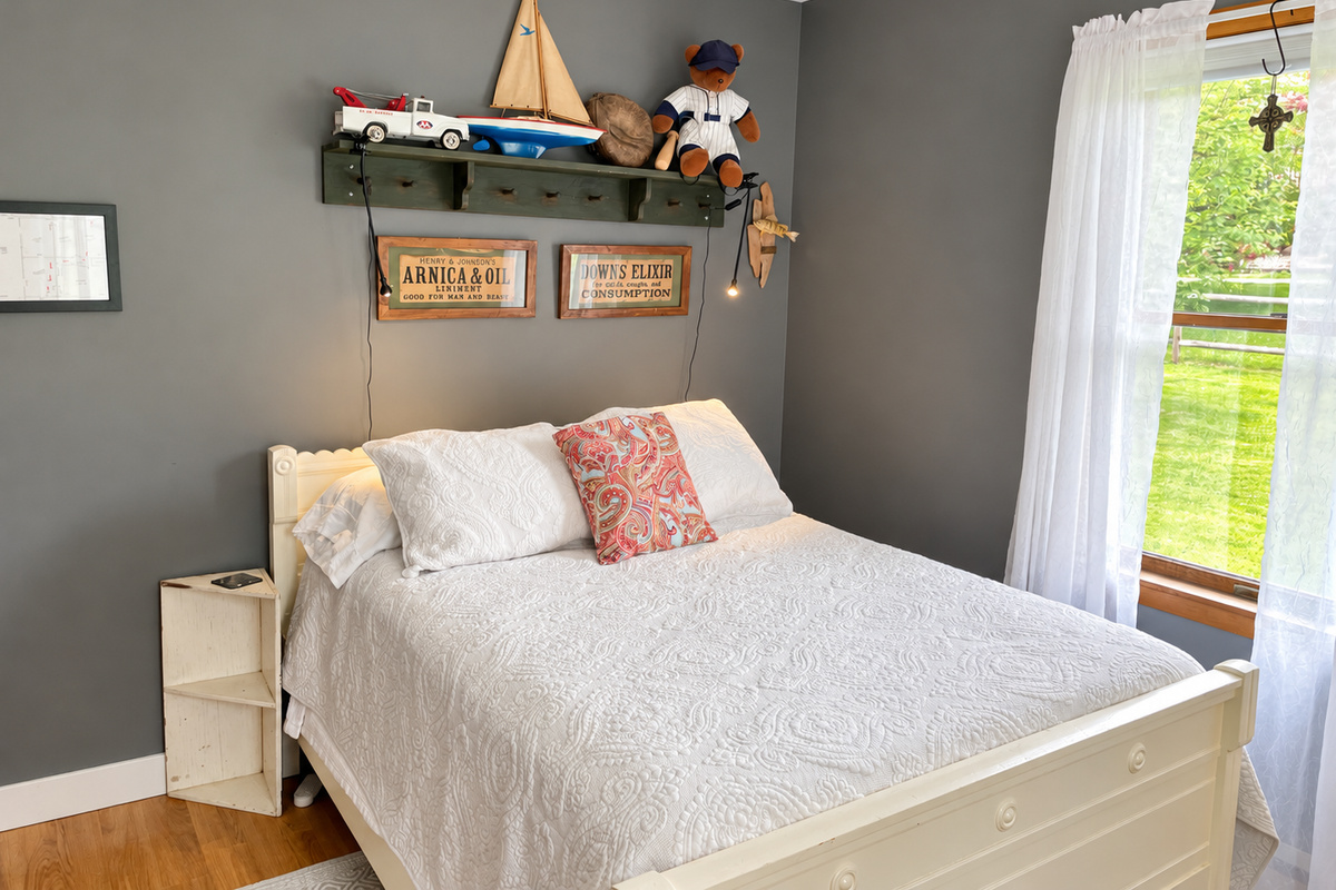 Second bedroom with a double bed.