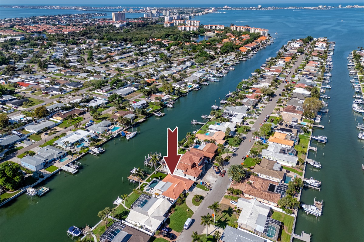 Located in this beautiful waterfront community