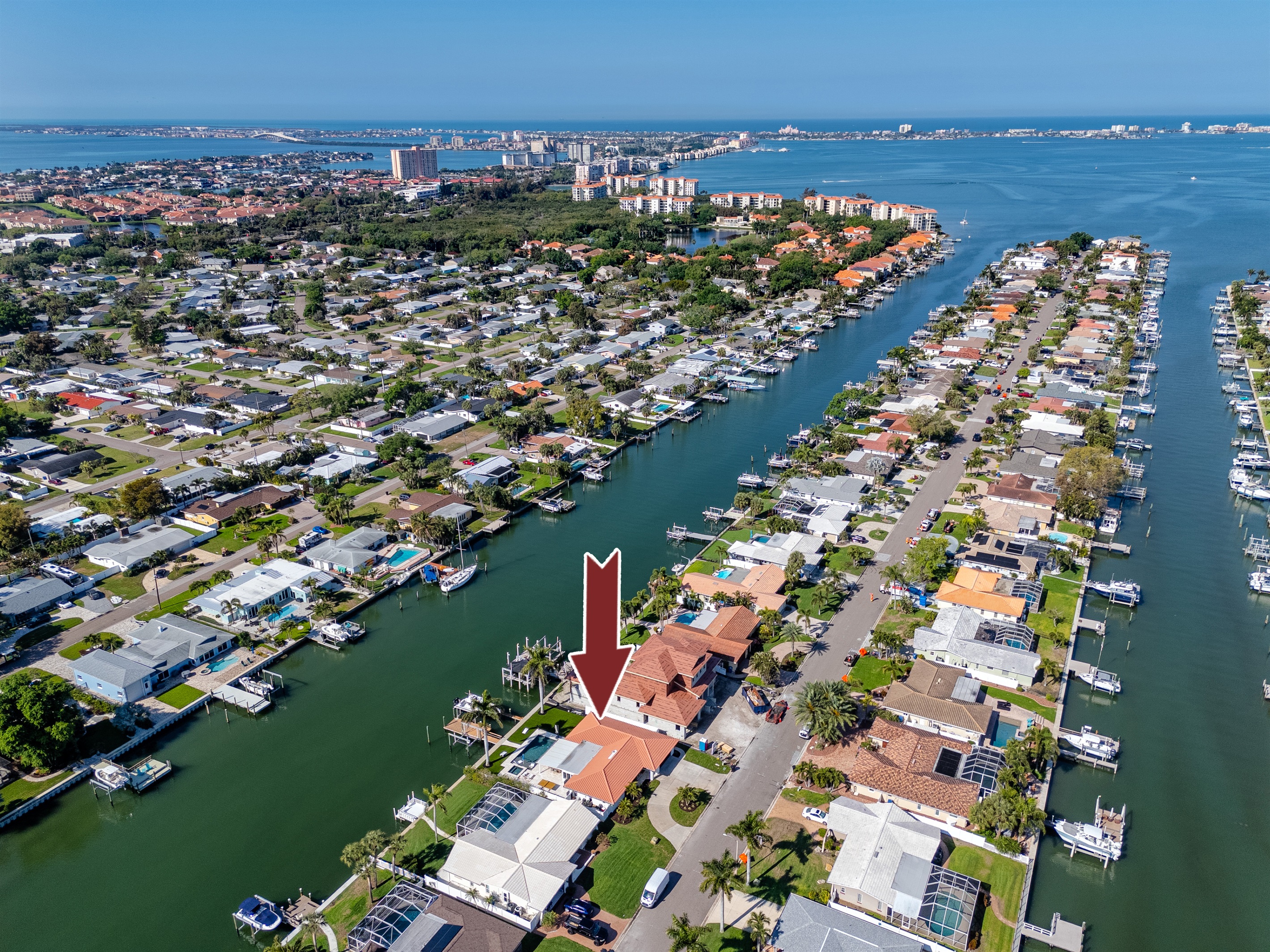 Located in this beautiful waterfront community