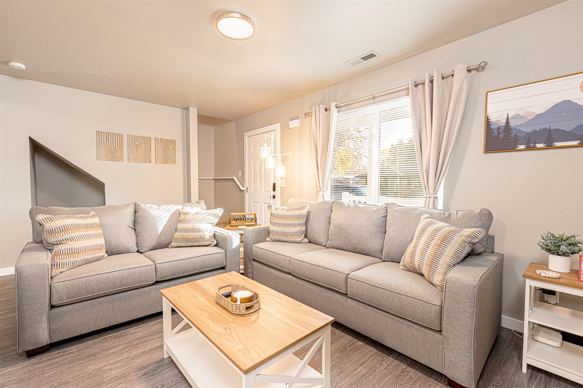 3008 Regan – Living Room
Bright and comfortable living room with plenty of seating.