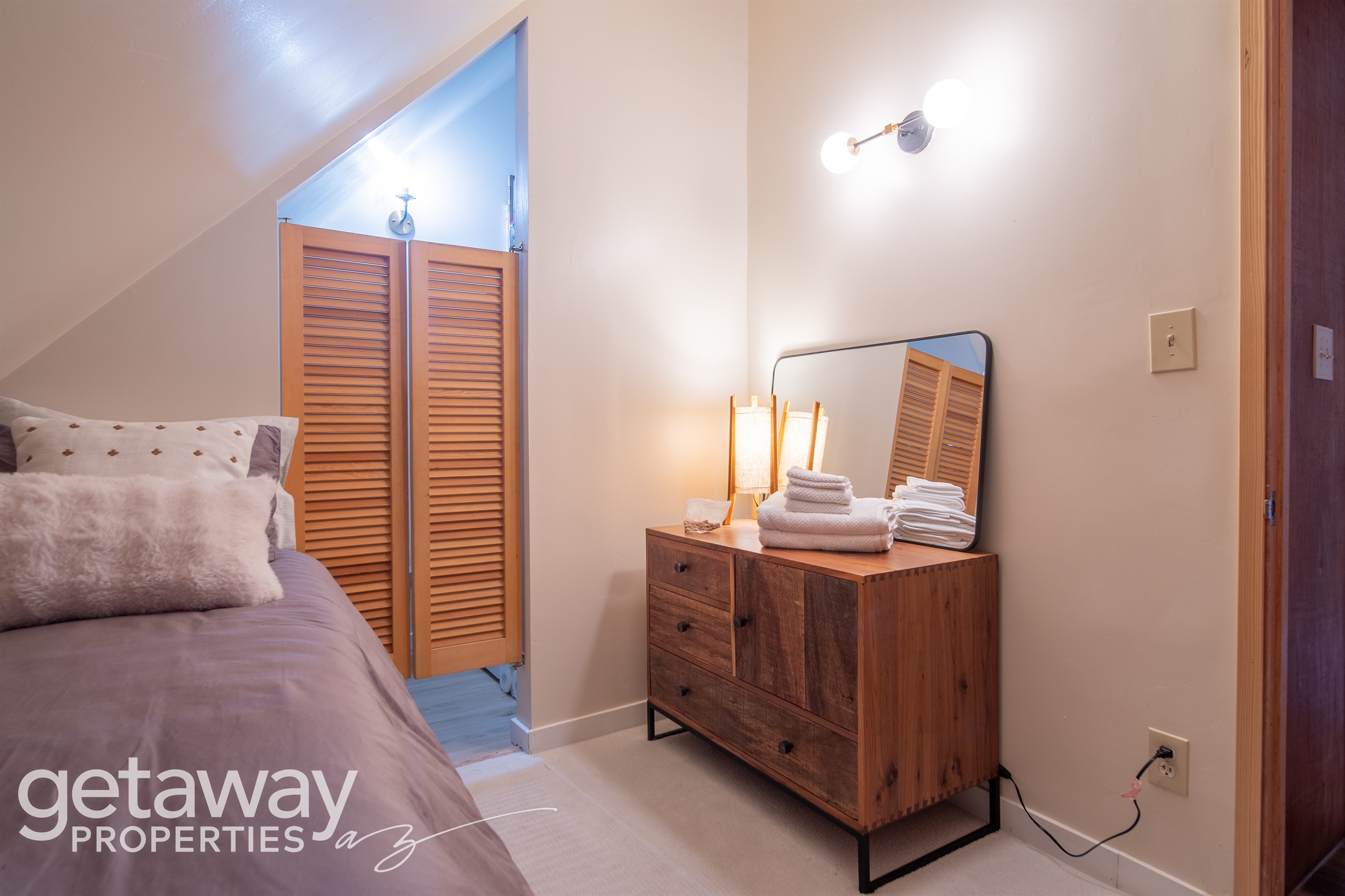 2 twin bedroom