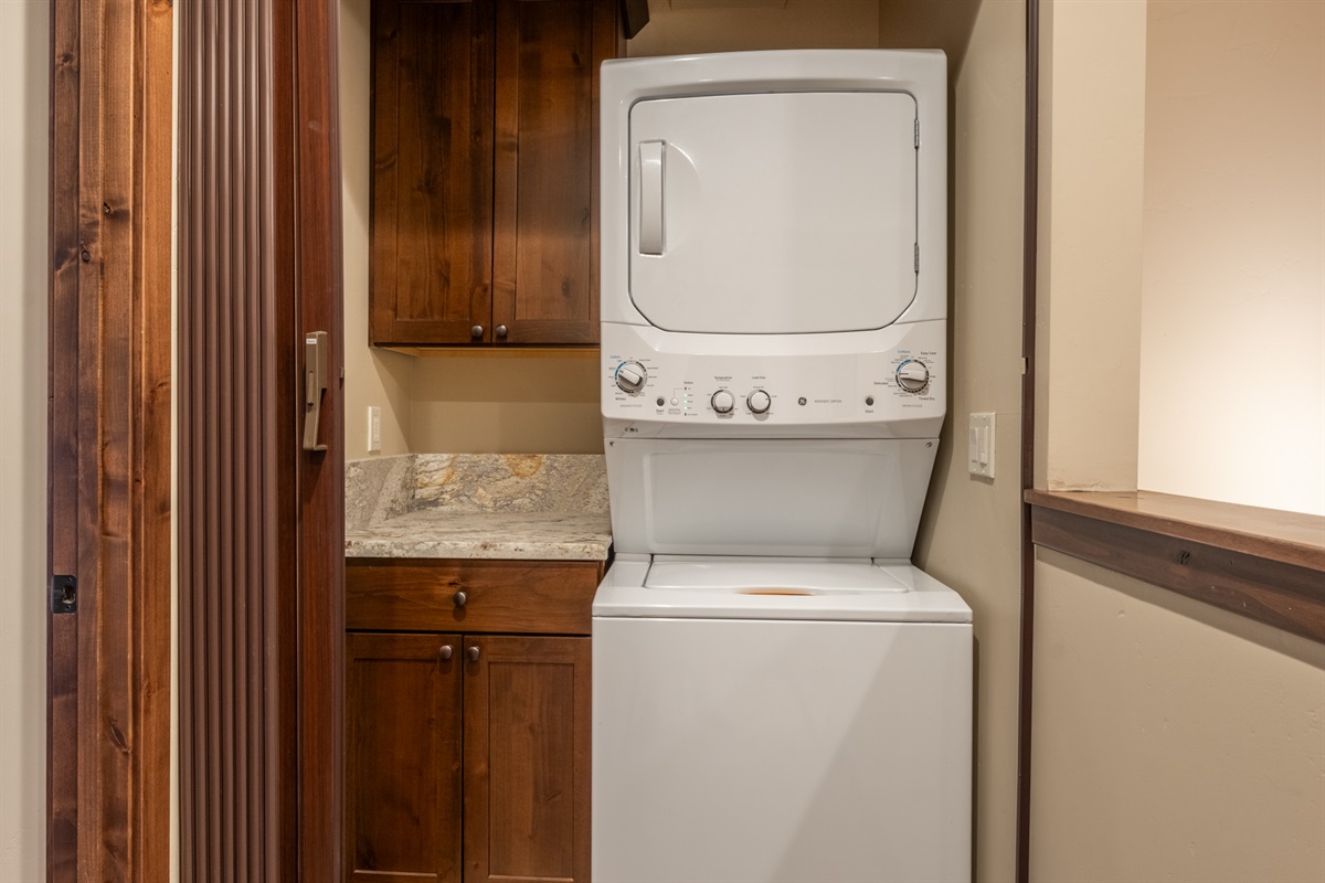 An in-home washer and dryer make longer stays and active mountain days easy to manage.
