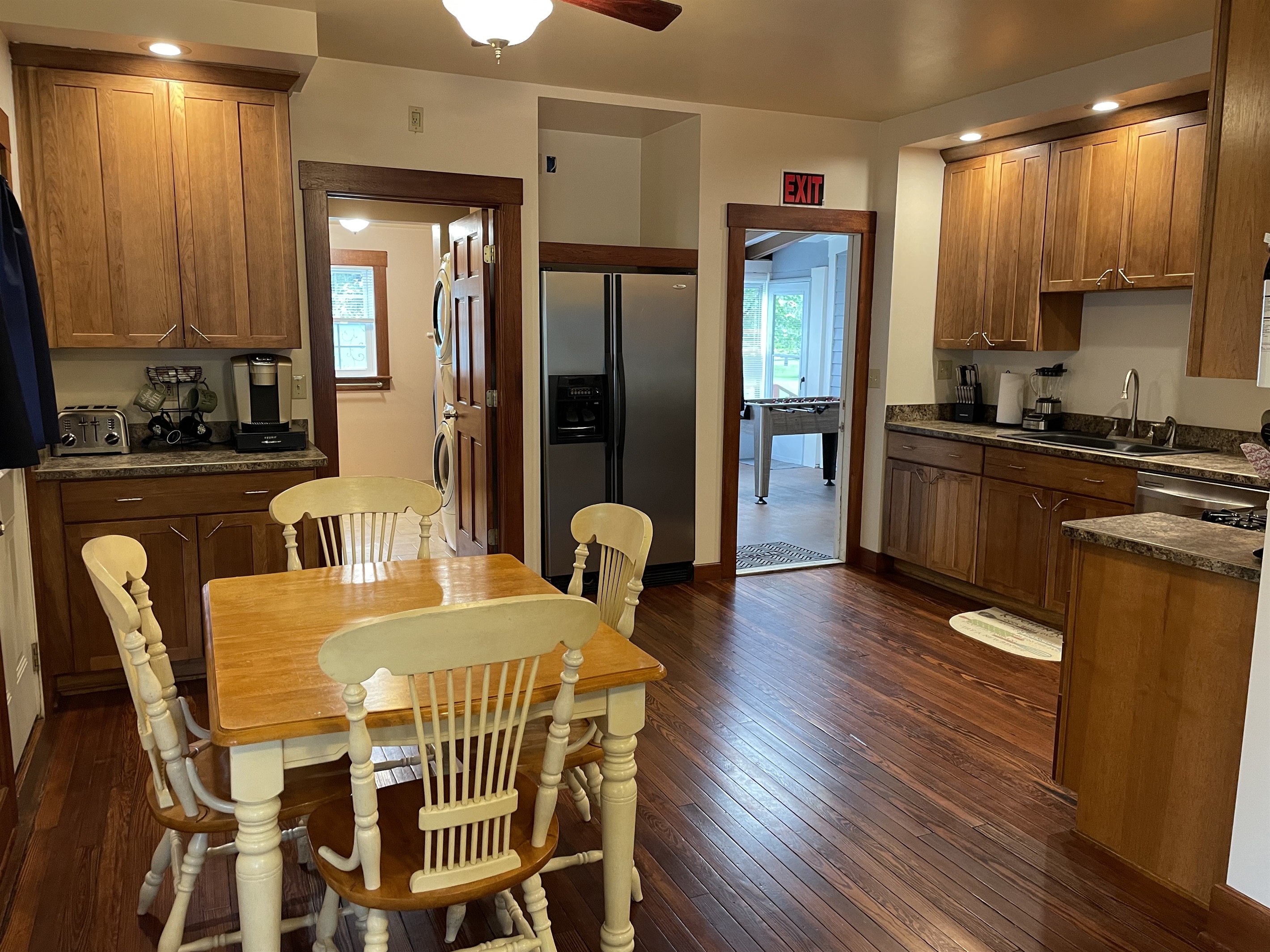 Eat-in kitchen