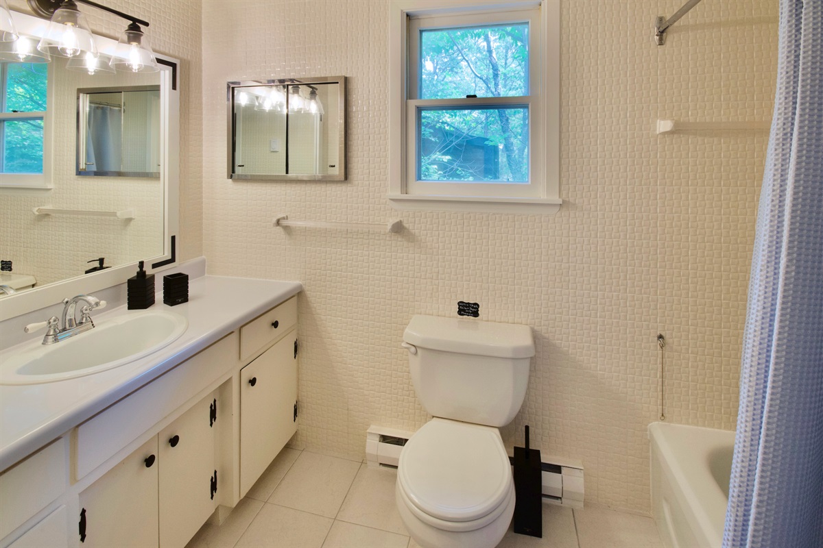 b328b361939f4e949c1789e8326baa22 Large