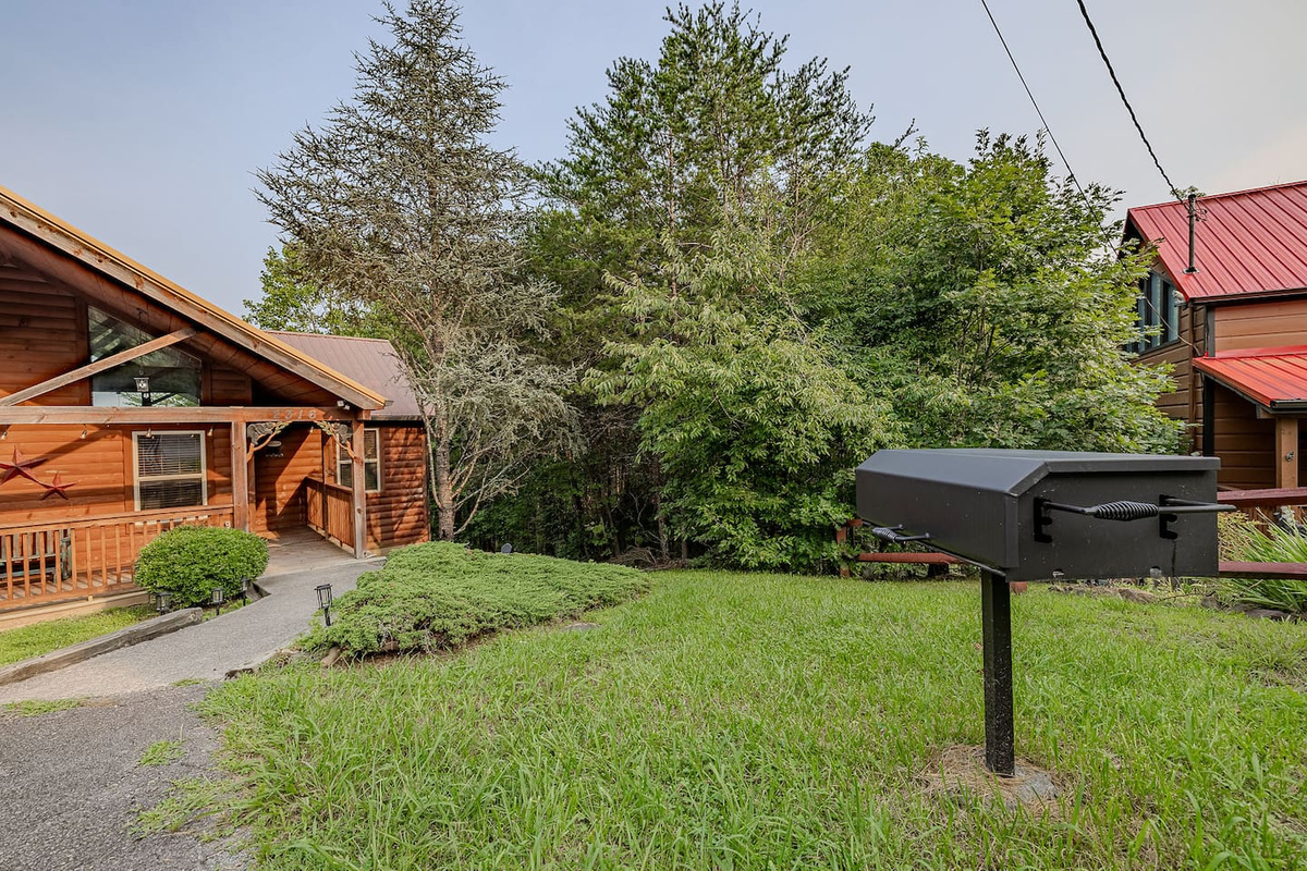 Perfect for BBQ nights after a day exploring the Smoky Mountains.