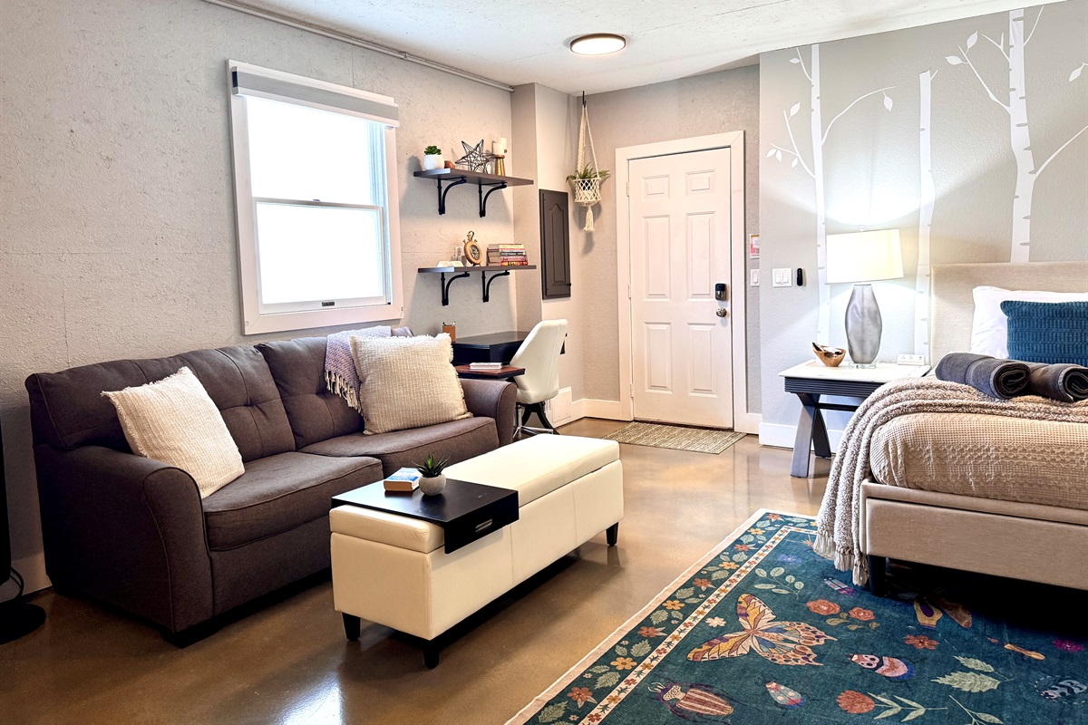 Layered lighting, soft touches and a great desk area set Studio 604 above and beyond other rental options.