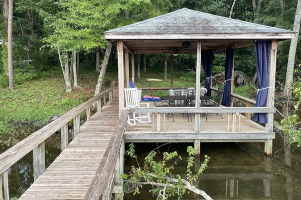 Private gazebo/dock. Seating for 10. Enjoy dining, fishing, swimming, boating!