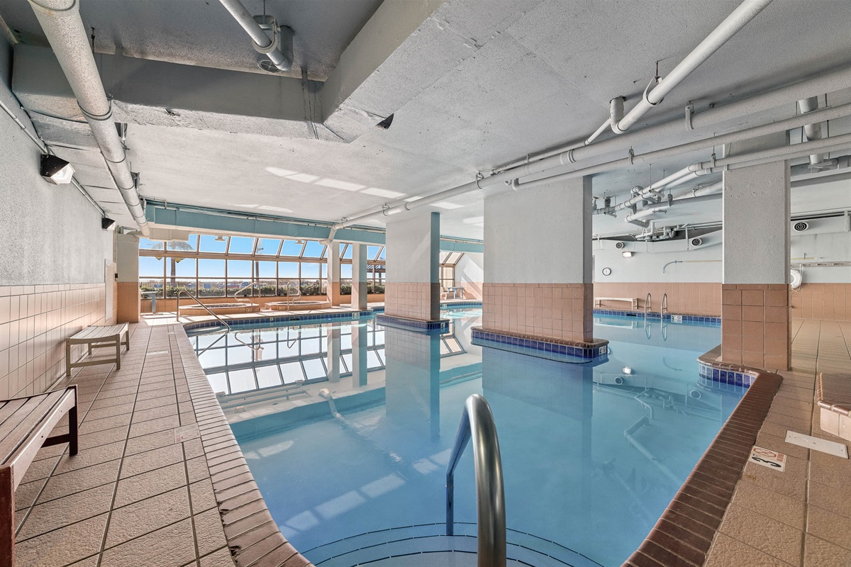 Enjoy a refreshing dip regardless of the weather in our large indoor pool. Complete with adjacent hot tubs and large windows for natural light and views, it's the perfect spot for year-round r