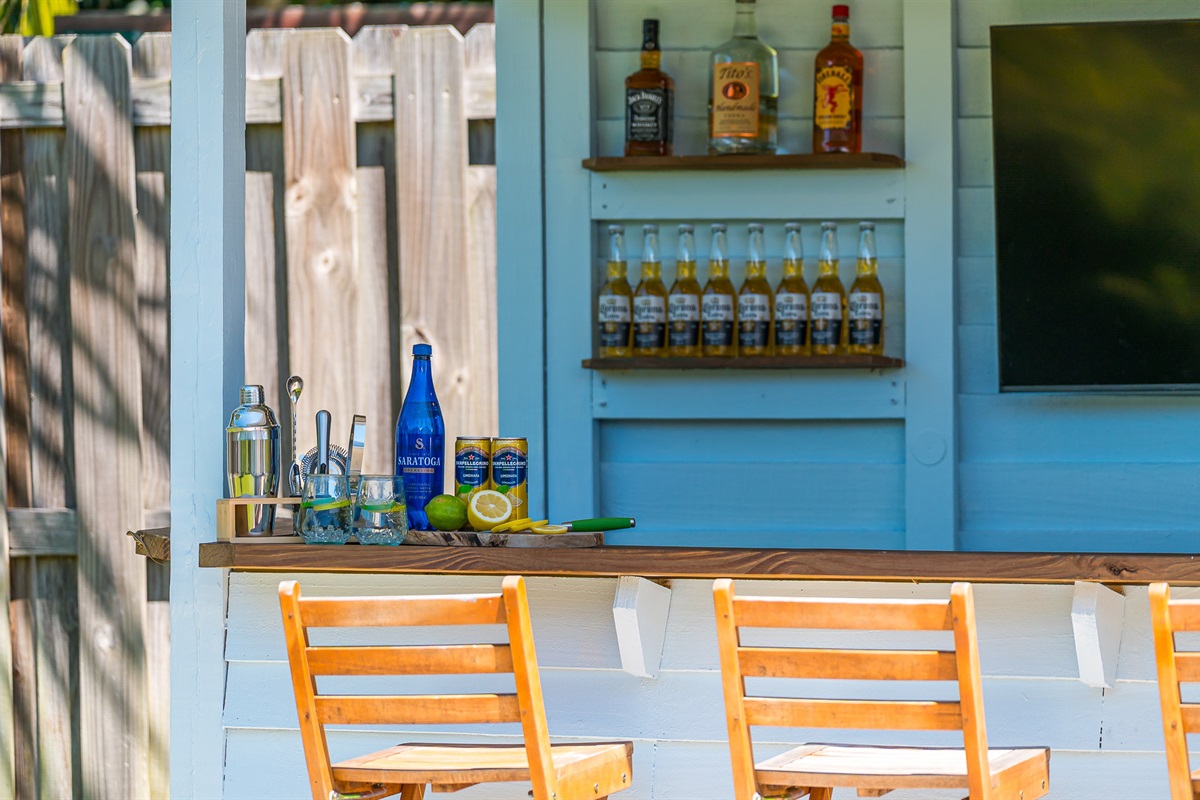 Sip cocktails and enjoy the laid-back vibes at your private outdoor tiki bar, complete with bar seating and a mounted TV. It’s the perfect spot to mix drinks, watch the game, or gather with friends under the Florida sunshine.