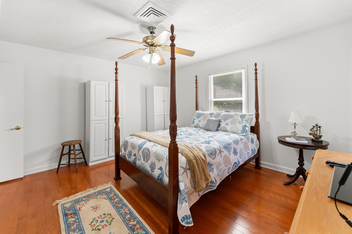 2nd Bedroom upstairs with Queen bed and large TV