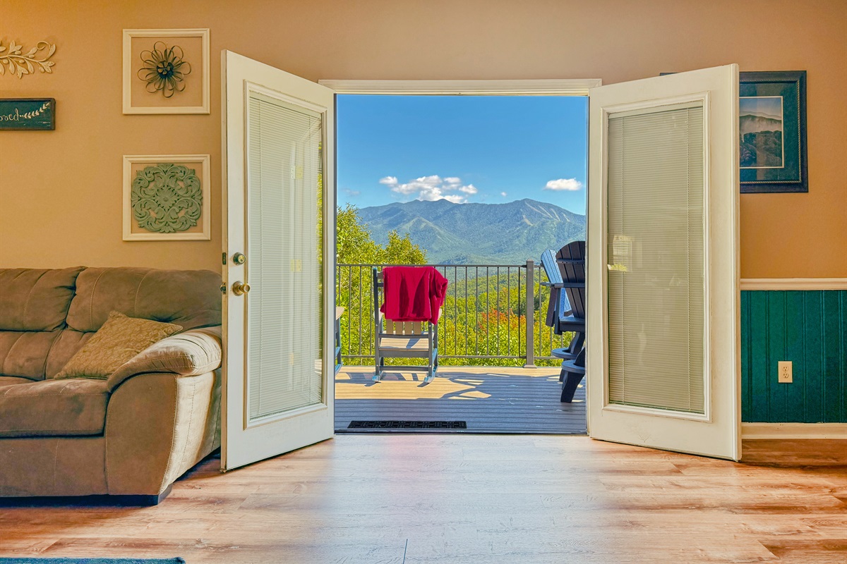 "We had plenty of space for everything and the views were absolutely breathtaking." - Jill   A truly gorgeous view of Great Smoky Mountains and Mt. LeConte right from the living room!