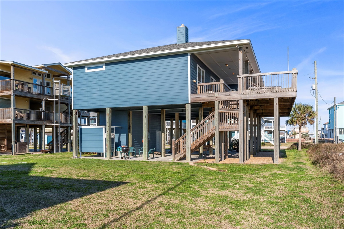 b34975ec81f84e49a55bb2166b7d250d Large | Beachhouse | Texas | TX | Vacation Homes | Galveston | Crystal Beach | Kokomo | Breezy Days | Beachfront Elegance | Sunrise Serenity | Southern Sands Property Management, LLC