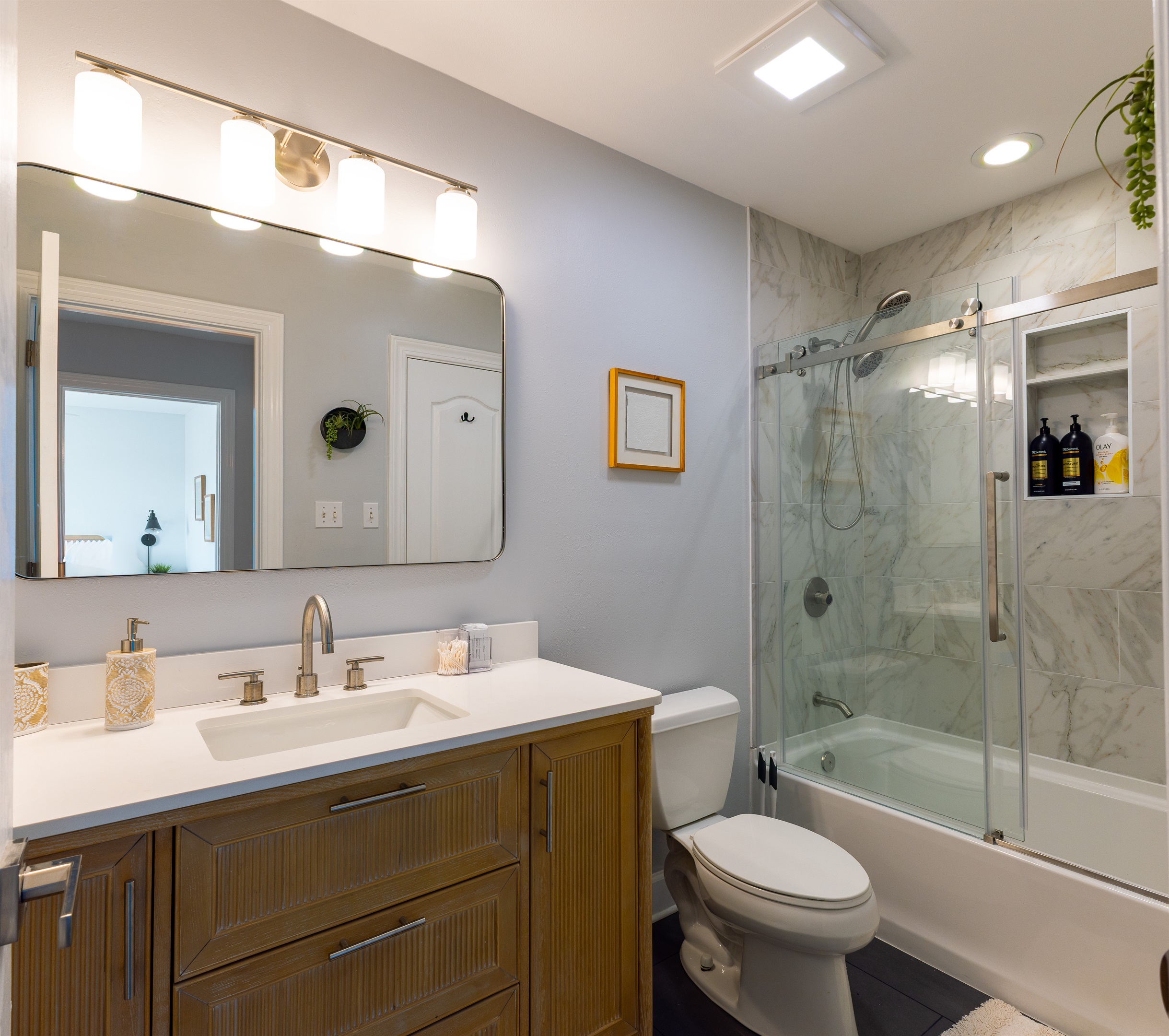 Upper Full Bathroom with extra storage