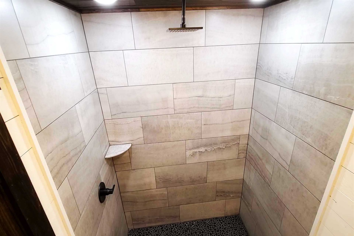 Walk In Shower w / Rainhead