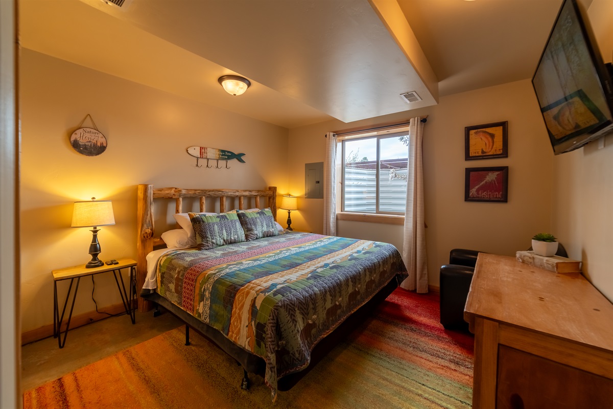 Downstairs Bedroom, King Bed