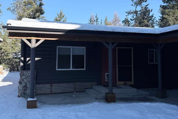 Home's outside view.