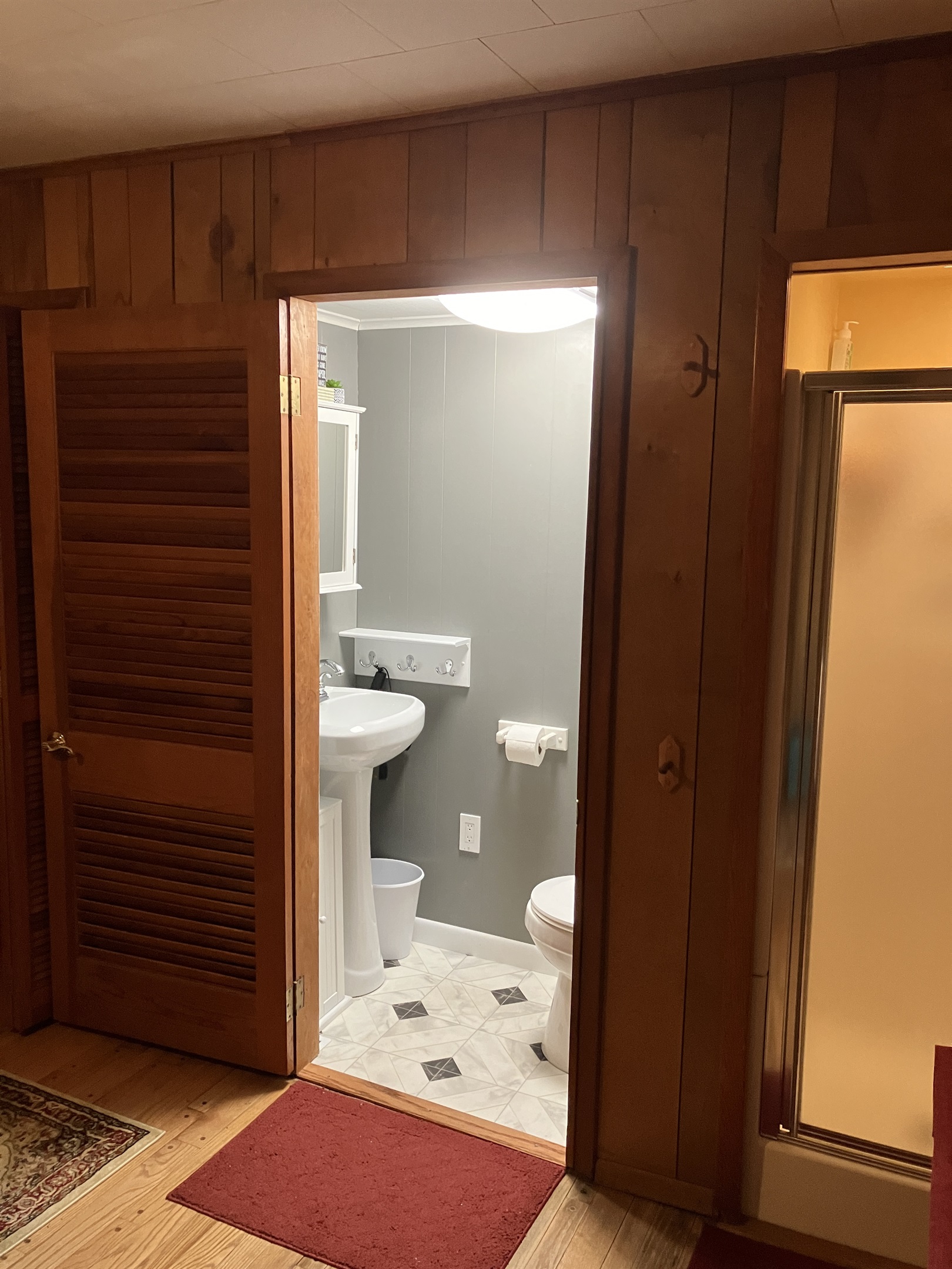 Ensuite bath with shower