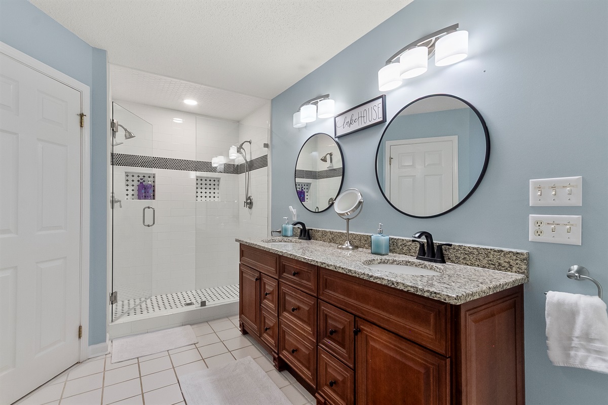 Master Bathroom l Double Vanity l Double Shower Head