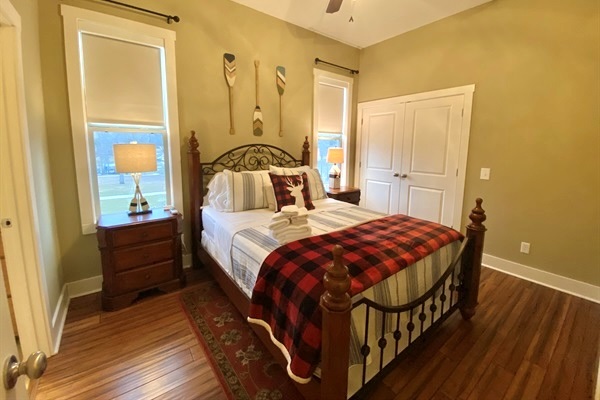 Bedroom 3 queen size bed and ensuite jack'n'Jill Bath