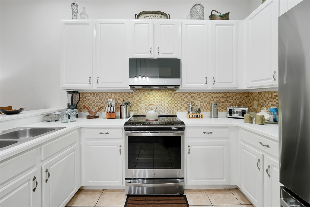 Kitchen, fully equipped with modern appliances