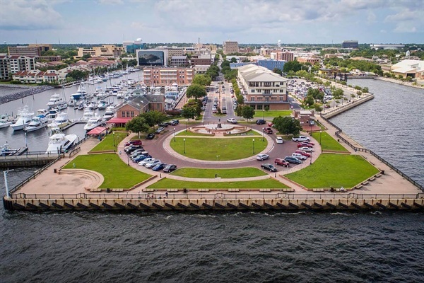 Enjoy beautiful waterfront views at the scenic Riverwalk and marina area, where boats line the harbor and green spaces surround the circular park. It’s a perfect place to stroll along the water, relax and take in the charm of the downtown waterfront