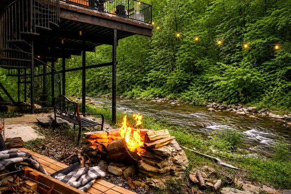 Gather around the riverside firepit with the people you love, where crackling flames, flowing water, and quiet mountain nights turn simple conversations into some of the best memories.