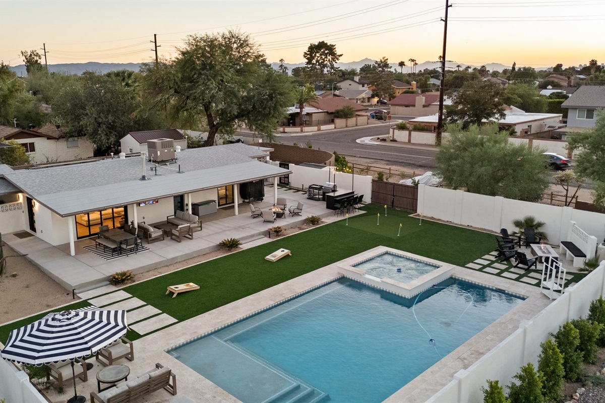 Camelback Casa | 4BR in Scottsdale | Heated Pool & Hot Tub — Casa Camelback | 3BR+Bunkhouse | Heated Pool & Hot Tub, Scottsdale, Arizona — photo 2