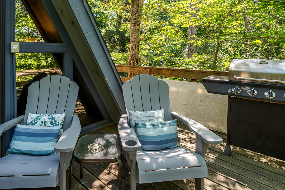 Take in some fresh air, read a book, listen to the birds sing. The main deck area is ever so relaxing and a great place to recharge your batteries
