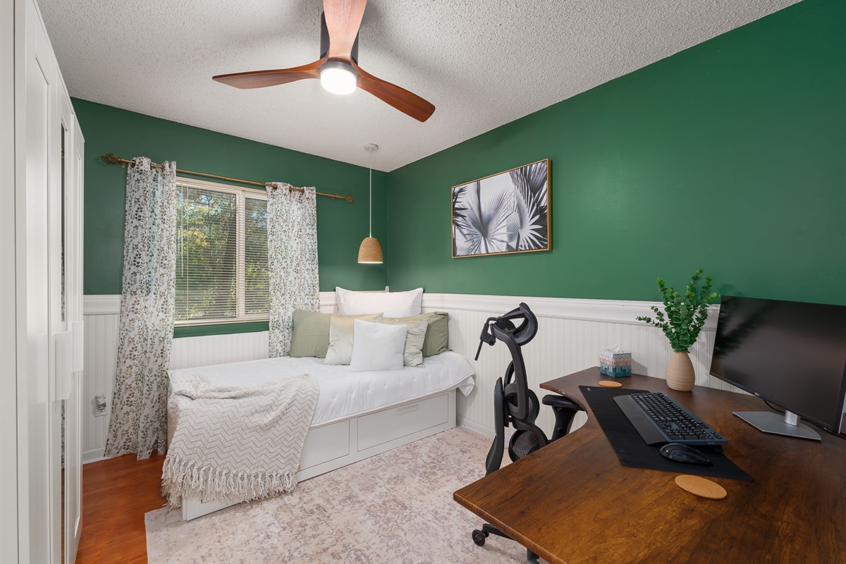 Office with second monitor and docking station, perfect for the digital nomad!  Additional sleeping space (twin or full trundle), perfect for the little ones!