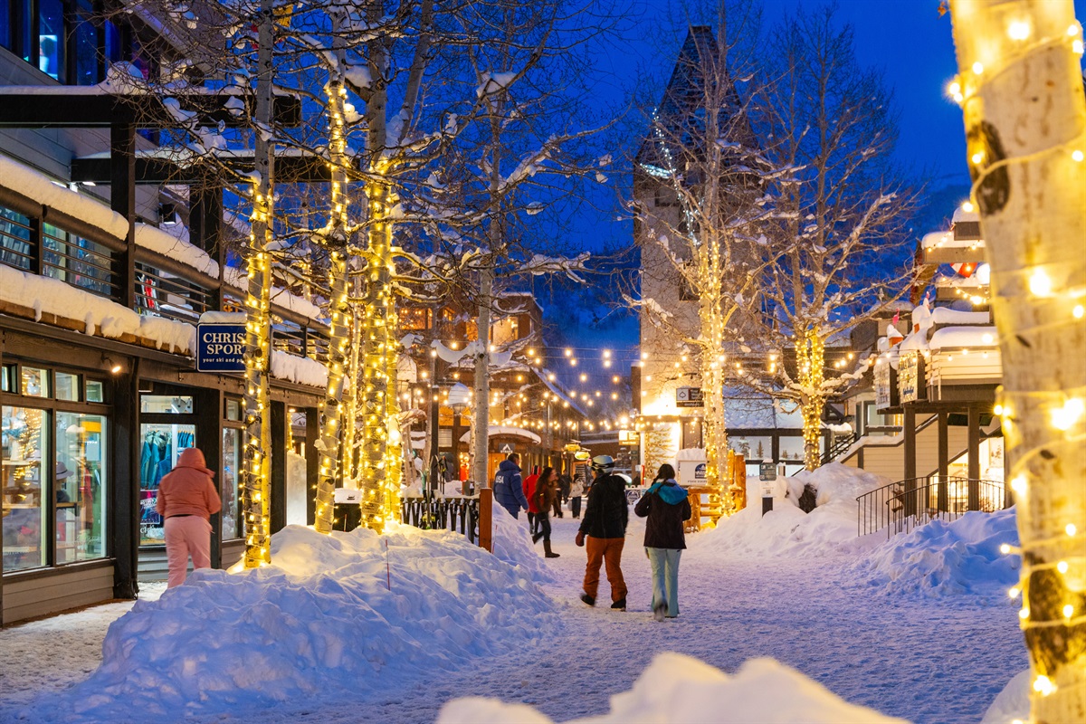 Snowmass Village restaurants and shops are just a short walk from the condo!