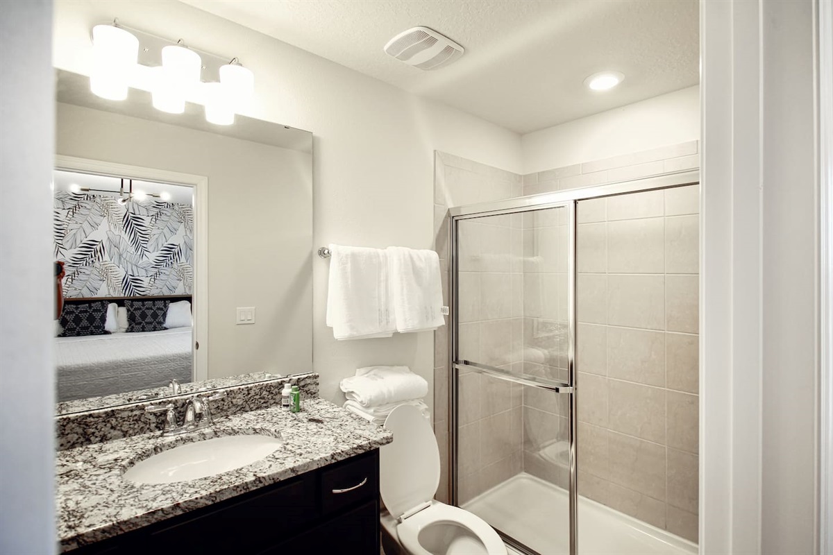 En-Suite Bathroom | 2nd Floor