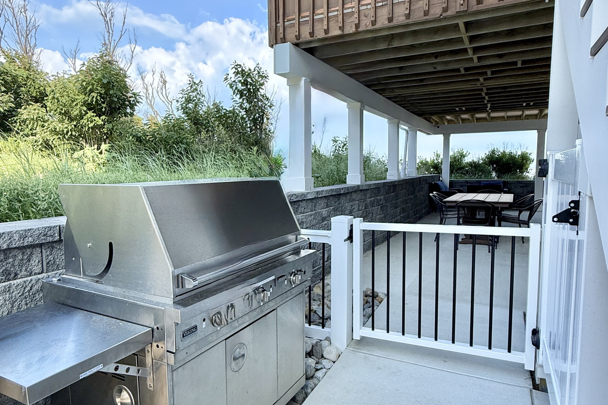Take your culinary skills outdoors! Our well-equipped grilling area features a premium grill, perfect for preparing fresh, delicious meals for family and friends while enjoying the coastal air.