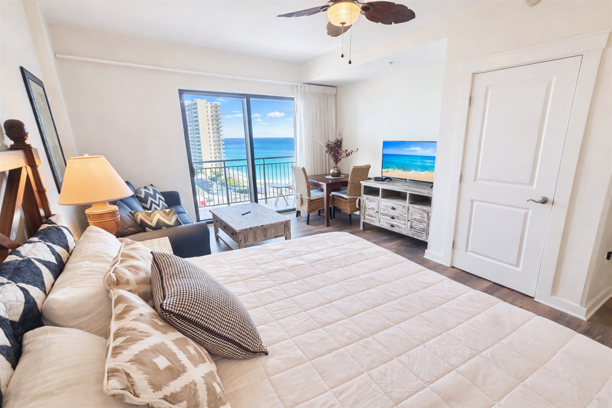 King size bed with view of the Gulf!