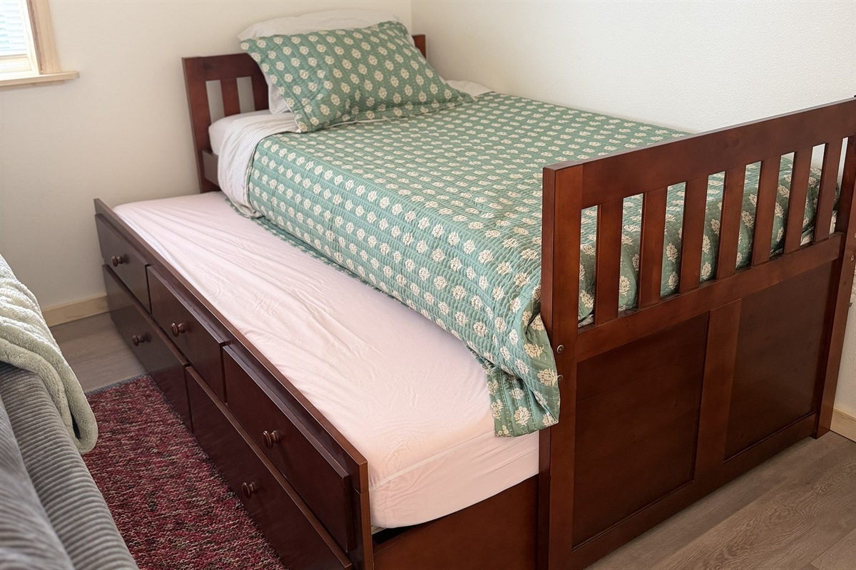 Loft - additional twin bed with trundle bed