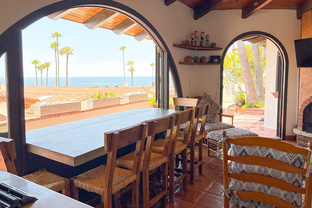 El Nido Interior / Exterior Dining Table