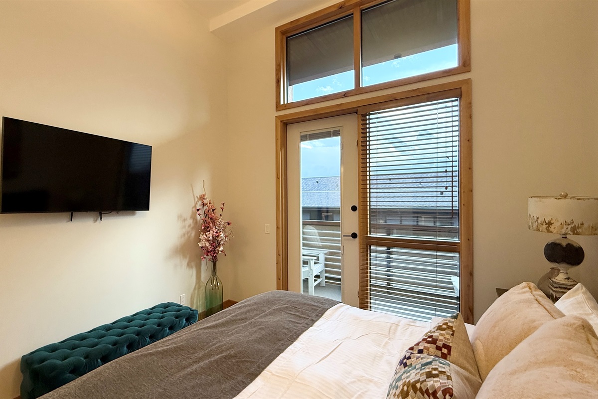 Second Bedroom - wake up to mountain views!