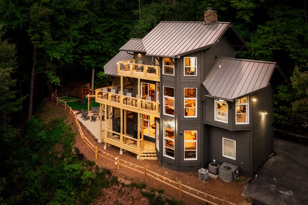 Modern Mountain Chalet with Decks & Fire Pit.