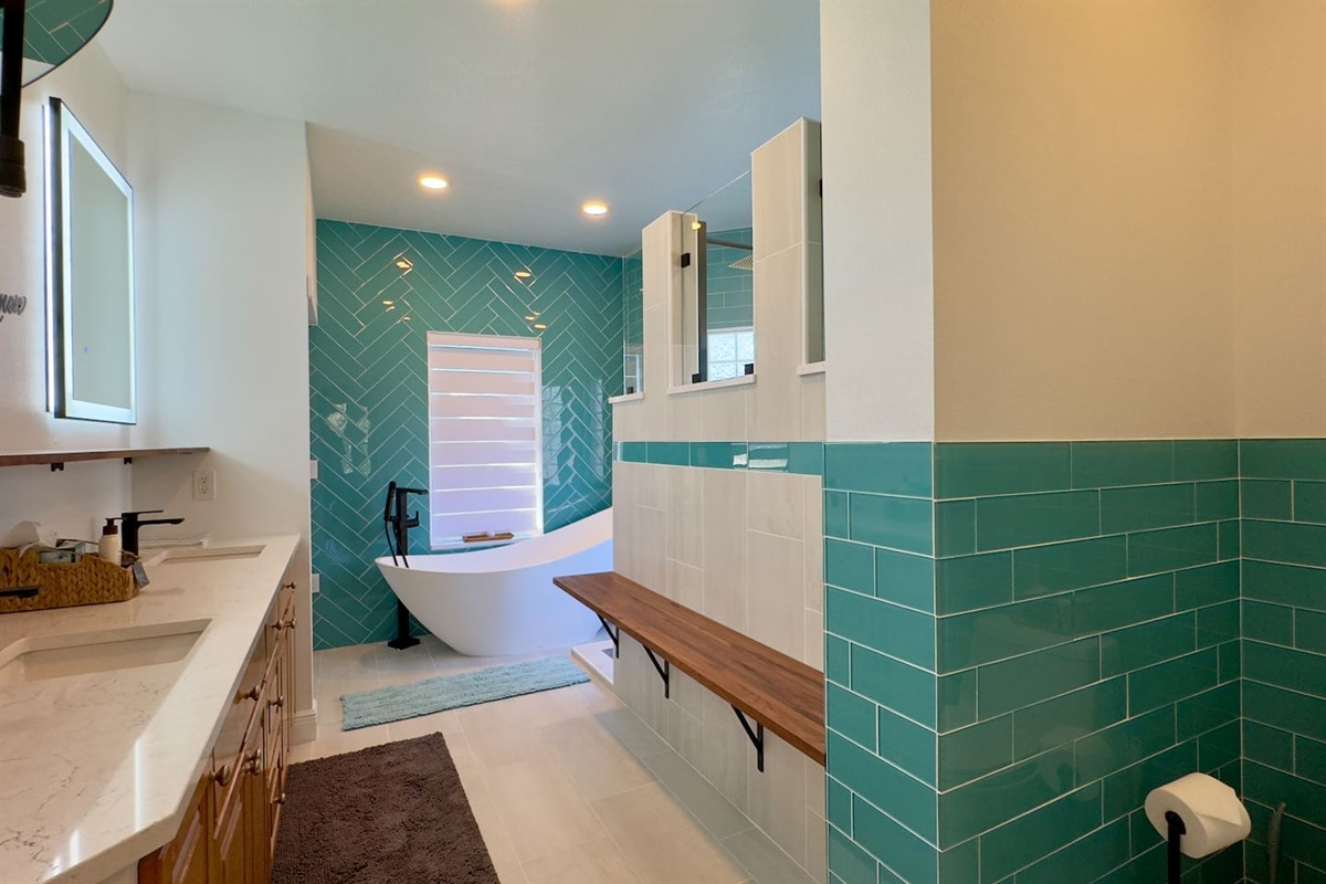  Spa-Like Atmosphere: Contemporary design and bold color accents make this bathroom perfect for unwinding.
