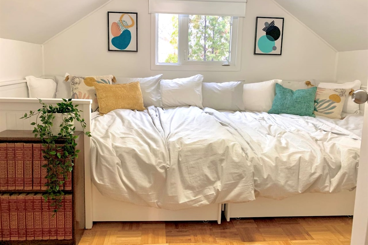 Second Bedroom – Slumber Party Setup
Optional slumber party setup accommodates up to five total guests, with additional sleeping in the second bedroom. A $75 per stay fee applies when this configuration is selected.