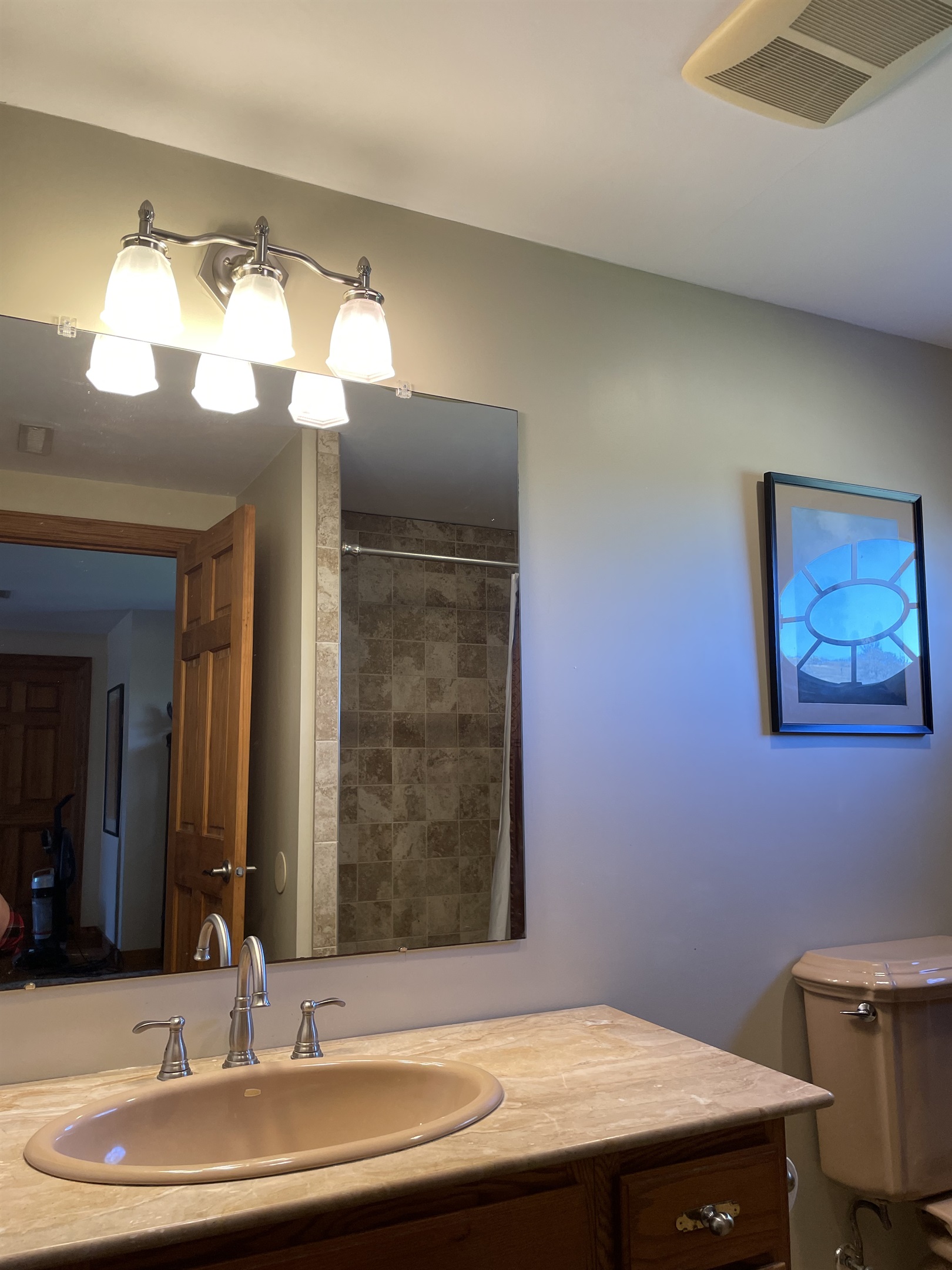 2nd floor bath off hallway w/ shower