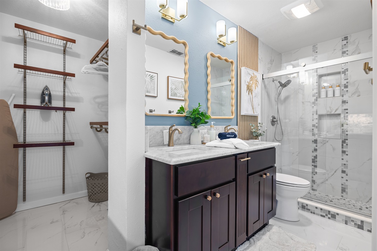 Spacious Master Bathroom & Walk In Closet