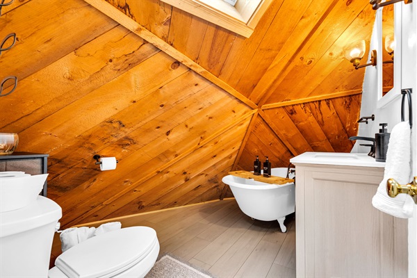 Here’s our second-floor bedroom ensuite bathroom—comfortable, cozy, and ideal for a relaxing stay.