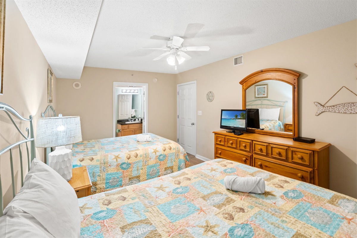 Spacious 3rd Bedroom with 2 queen beds