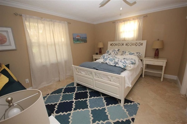 Guest Bedroom w/Queen