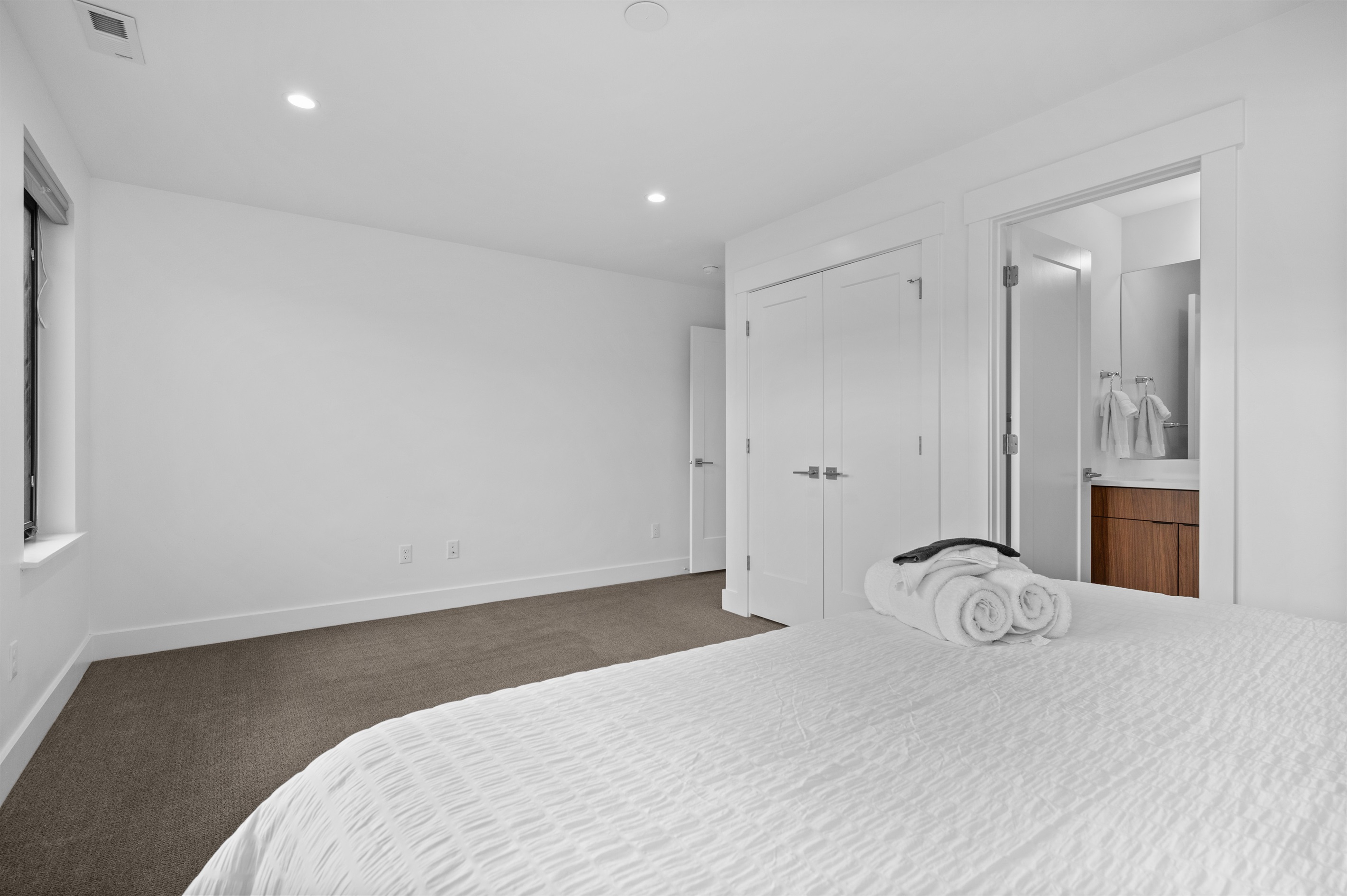 We supply all linens.