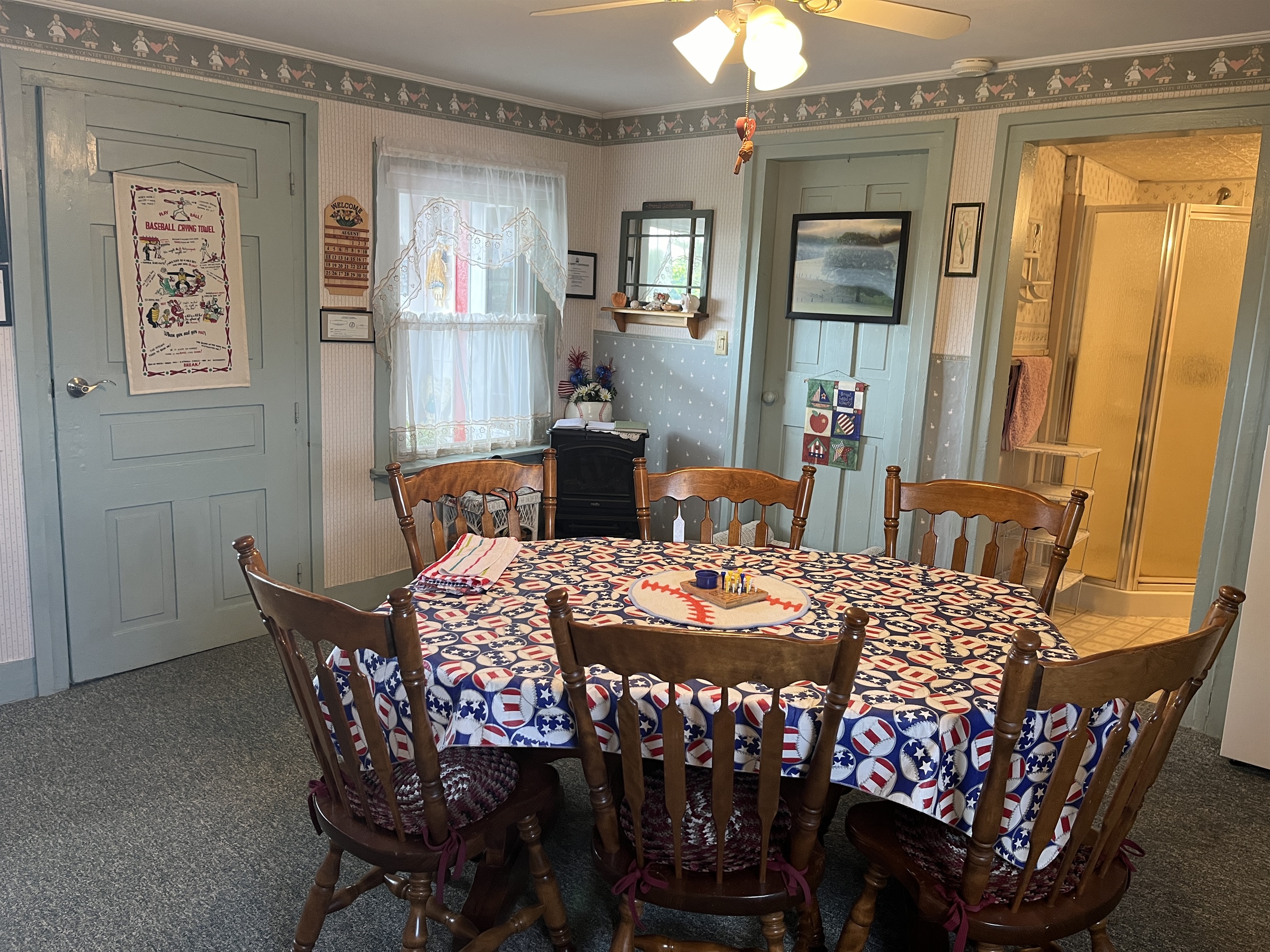 Eat-in kitchen