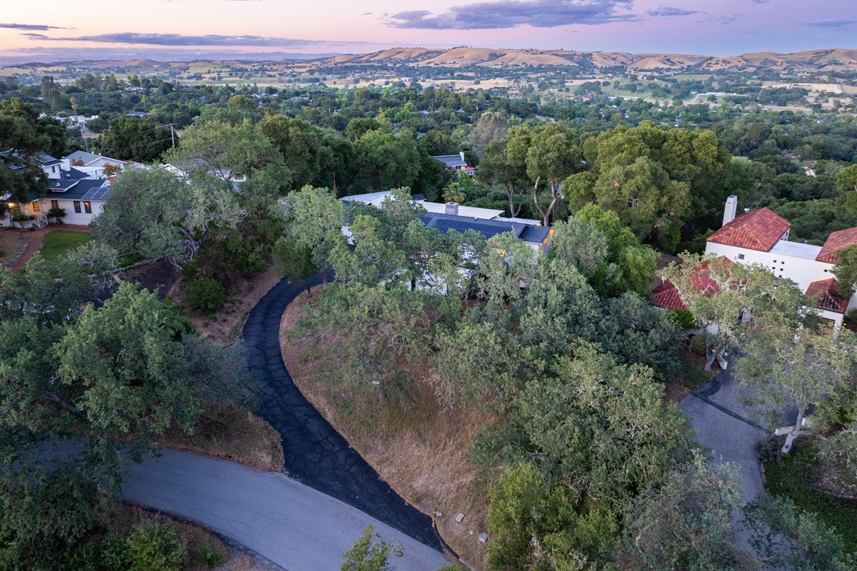 Enjoy the endless horizon from this peaceful countryside retreat.