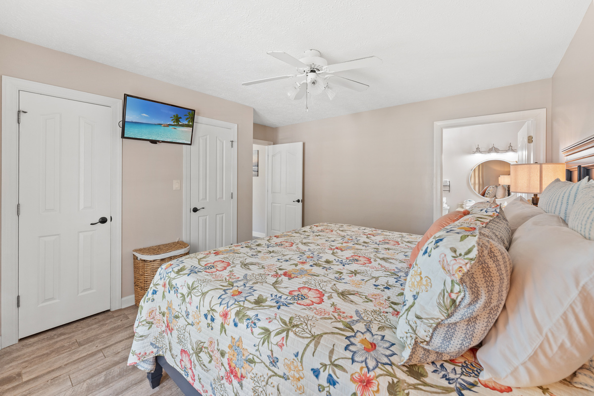 Main Bedroom w/ King and Ensuite