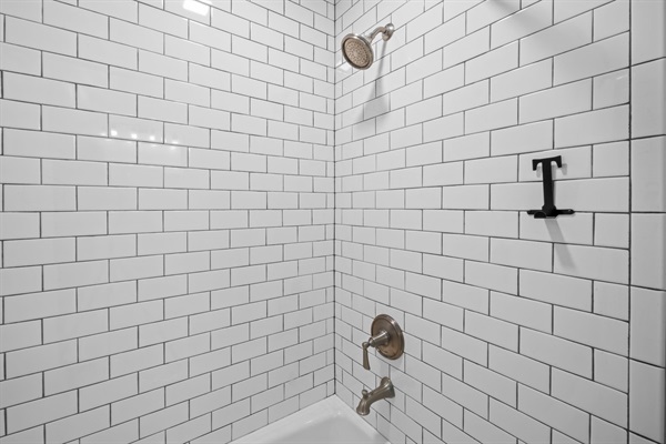 Upstairs Full Bathroom