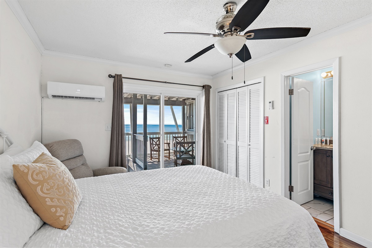 Guest Room 3 (Level 1): QUEEN bed, Smart TV, Gulf Views, Gulf View Patio, Bathroom with Walk in Shower
